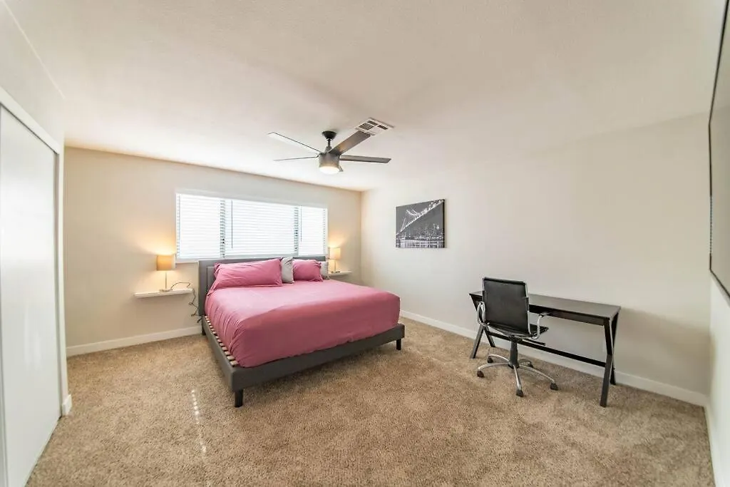 Stunning Renovated Home, Pool And Heated Spa Las Vegas