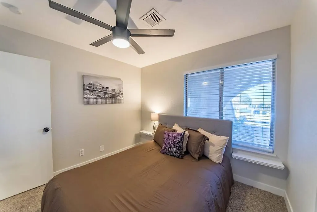 Dom wakacyjny Stunning Renovated Home, Pool And Heated Spa Las Vegas